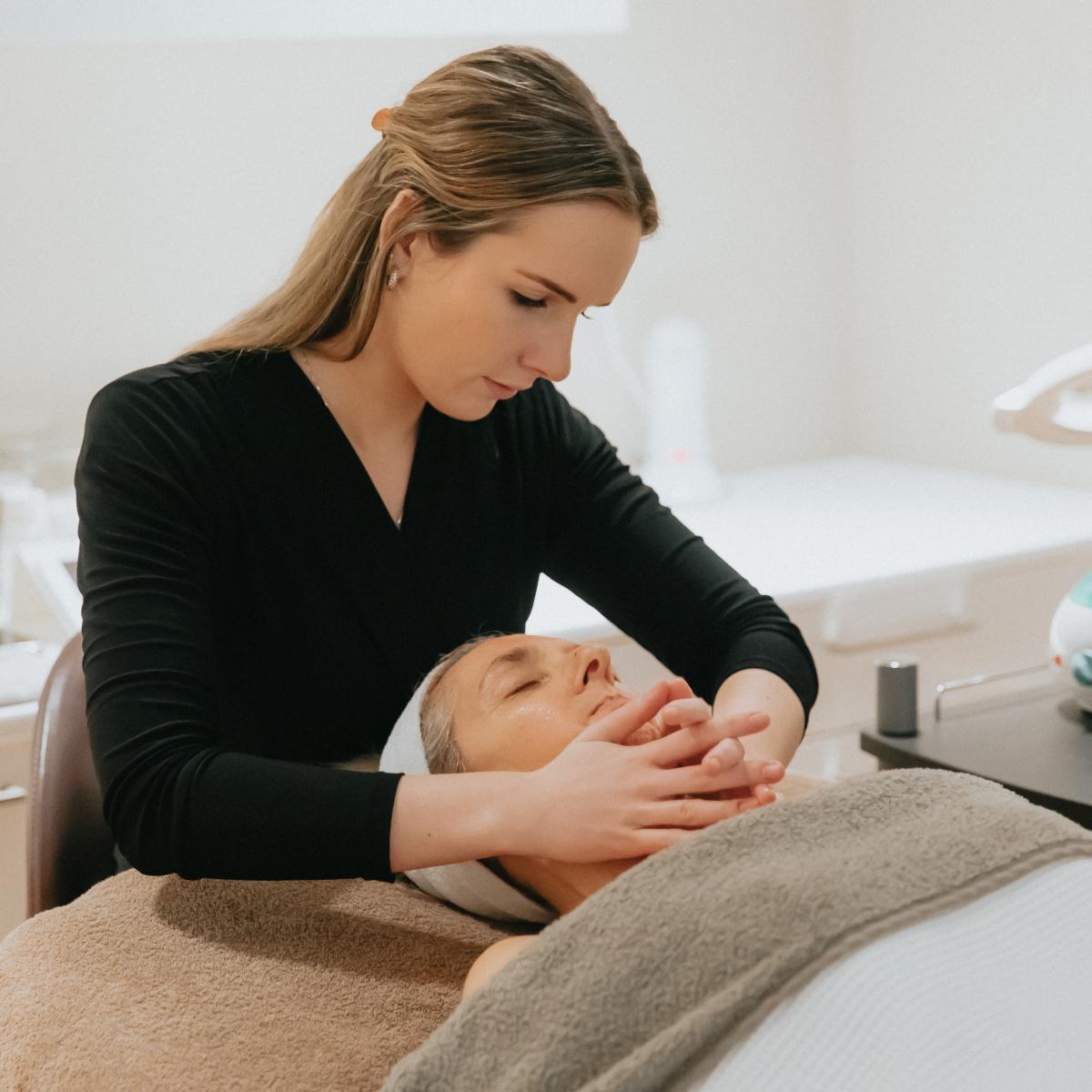 Richmond Traditional Beauty Facial: een klassieke gezichtsbehandeling Richmond Traditional Beauty Facial: een klassieke gezichtsbehandeling